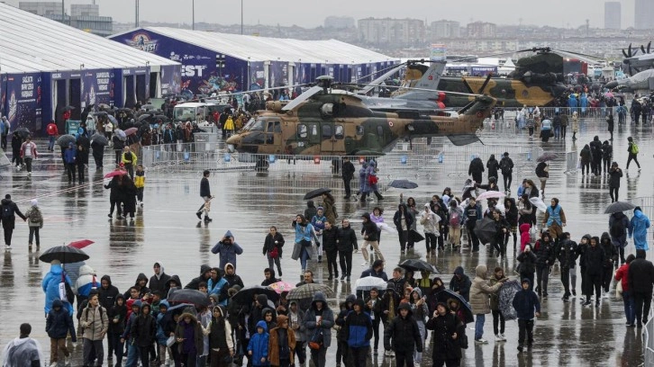 Yağmura rağmen vatandaşlar TEKNOFEST'e akın etti