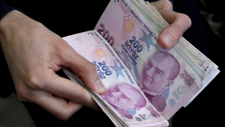 Yeni asgari ücret 17 bin 2 lira oldu. İşverene aylık maliyeti 23 bin 502 liraya yükseldi