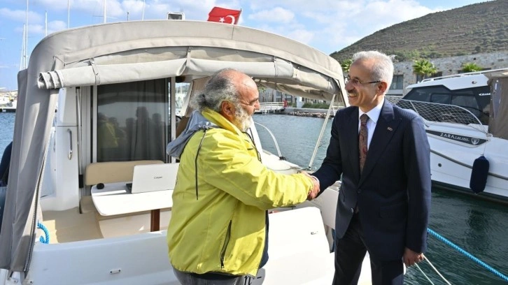 Yeni Foça Yat Limanı hizmete açıldı