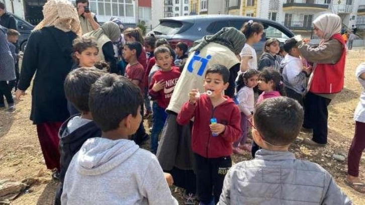 Yetim Vakfı depremde yetim kalan çocuklara kol kanat geriyor