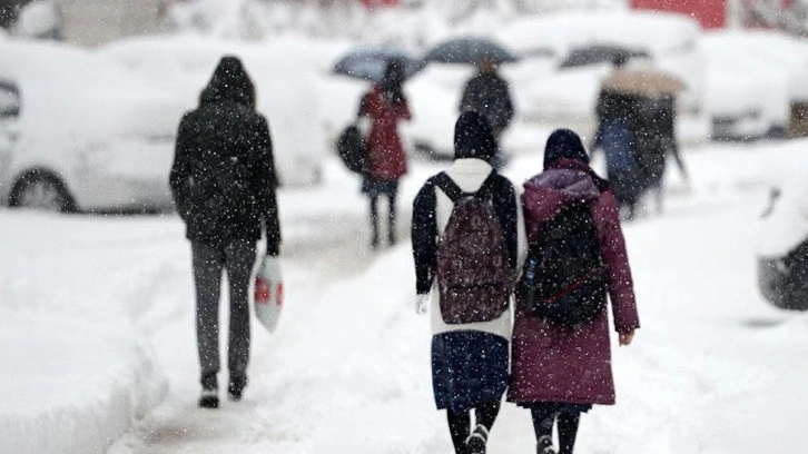 Yoğun kar yağışı etkili oluyor! Yüz yüze eğitime ara verildi