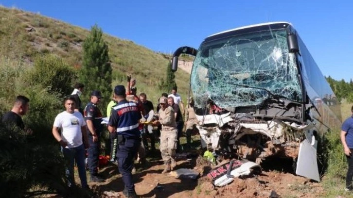 Yolcu otobüsü şarampole düştü: Çok sayıda yaralı var!