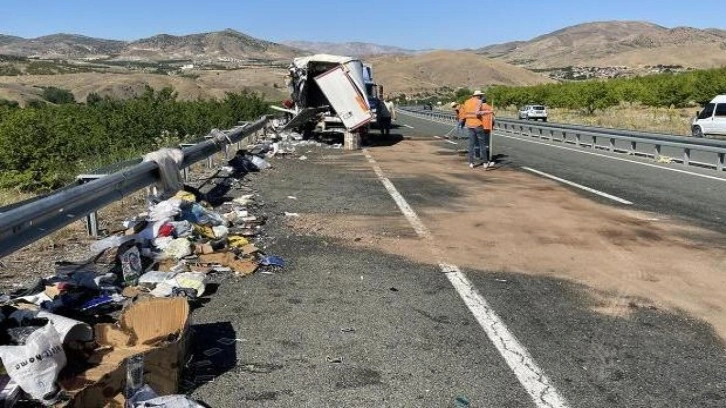 Yolcu otobüsü ve kargo kamyonu çarpıştı: Yaralılar var