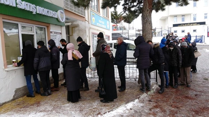 Yozgat'ta ucuz yağ kuyruğu! Piyasanın altında fiyatı duyan koştu