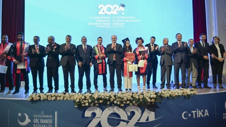 YTB, Türkiye Burslusu öğrenciler için Ankara'da mezuniyet töreni düzenledi
