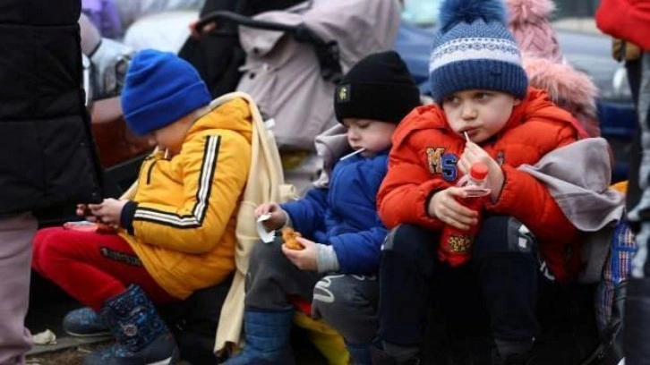 Yunanistan'da Ukraynalı mültecilere gönderilecek insani yardım malzemeleri yandı