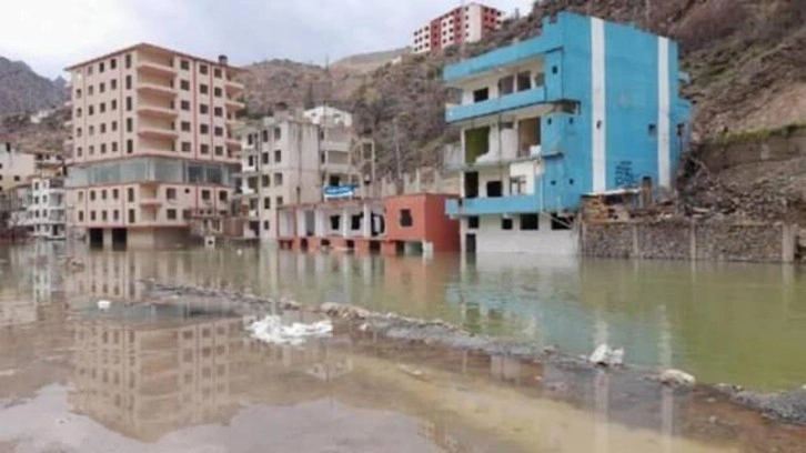 Yusufeli’nde baraj suları terk edilen binalara girdi