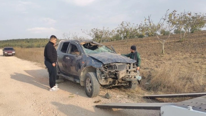 Zeytin işçilerini taşıyan kamyonet takla attı: 1 ölü, 7 yaralı