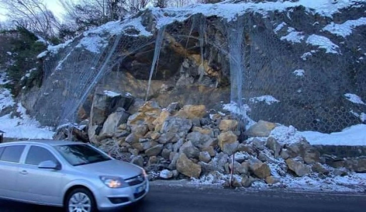 Zonguldak-İstanbul kara yolunda heyelan nedeniyle aksayan ulaşım normale döndü