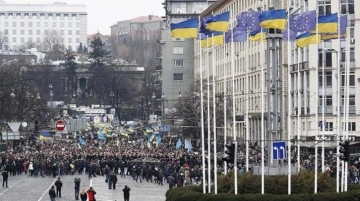 AB Ukrayna'ya destek mesajı verdi, üyelik durumu belirsizliğini koruyor