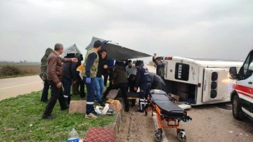 Adana'da yürekleri ağza getiren kaza: 8 kişi yaralandı