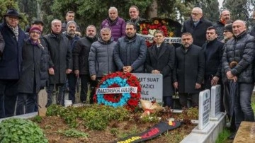 Ahmet Suat Özyazıcı kabri başında anıldı