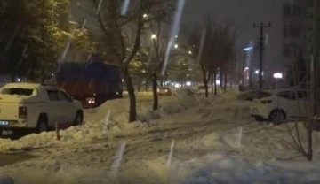 Aksaray'da yoğun kar yağışı! Kent beyaza büründü