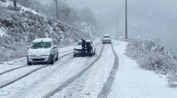 Alanya'ya 53 yıl aradan sonra kar yağdı, vatandaşlar şaşkına döndü