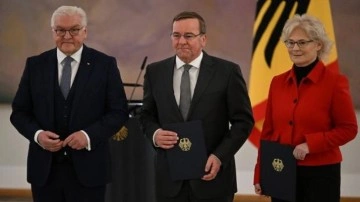 Almanya'nın yeni Savunma Bakanı, yemin ederek göreve başladı