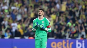 Altay Bayındır İstanbul'dan ayrıldı! Ali Koç uğurlamaya gitti