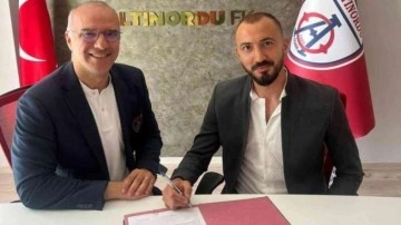 Altınordu'da kaptan Ahmet İlhan Özek, sözleşme yeniledi