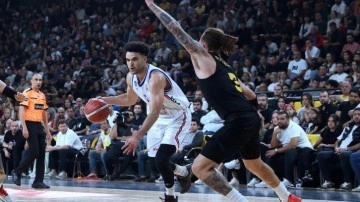 Anadolu Efes deplasmanda galip