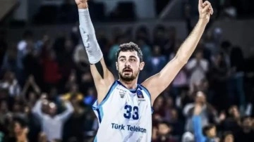 Anadolu Efes, milli basketbolcu Erkan Yılmaz'ı renklerine bağladı