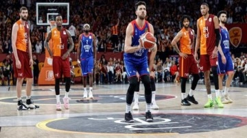 Anadolu Efes seride öne geçti!