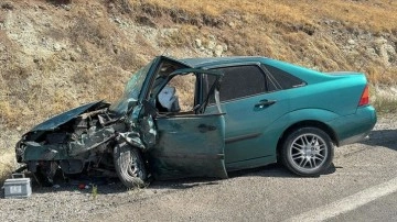 Ankara'da iki otomobilin çarpıştığı kazada 6 kişi yaralandı