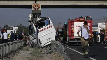 Ankara'da yolcu otobüsünün köprü ayağına çarptığı kazada 9 kişi öldü, 26 kişi yaralandı