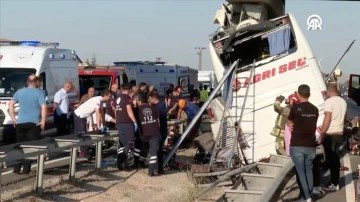 Ankara'da yolcu otobüsünün köprü ayağına çarptığı kazada çok sayıda kişi yaralandı