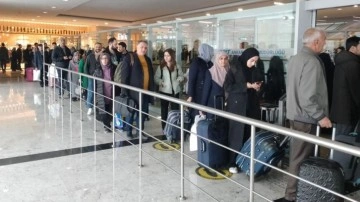 Ankara-Sivas Yüksek Hızlı Treni (YHT) önünde uzun kuyruklar oluştu