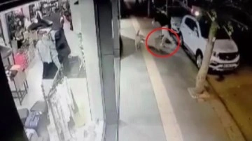 Ankara'da başıboş köpek saldırısı kamerada: Kaldırımda yürüyen genç bacağından böyle ısırıldı