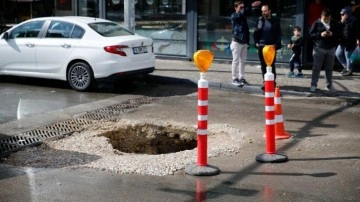 Ankara'da sağanak nedeniyle yol çöktü: Bu ayın içerisinde en az 4-5 defa çöktü