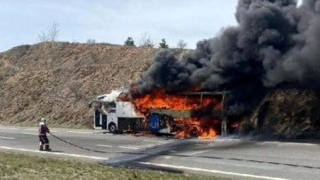 Ankara'da yolcu otobüsü, alev alev yandı