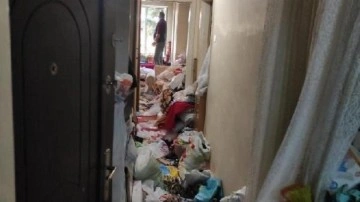 Anne ile oğlunun yaşadığı evden 45 ton çöp çıktı