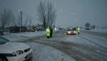 Antalya-Konya karayolu tüm araç trafiğine kapatıldı