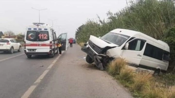 Antalya'da Alman turistleri taşıyan minibüs devrildi: 12 kişi yaralandı!