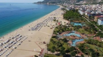 Antalya'da turist yoğunluğu başladı