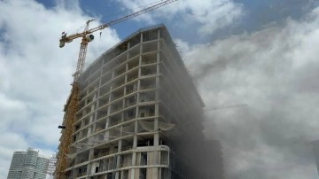 Ataşehir’deki hastane inşaatında korkutan yangın! D-100 Karayolu’nu duman kapladı