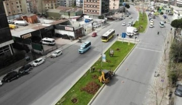 Ataşehir’de İBB ekipleri ağaçları iş makineleriyle güpegündüz söktü!