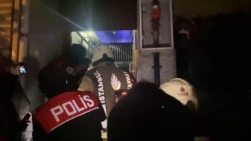 Avcılar'da gece yarısı uyuşturucu baskını: Binadan atladılar!