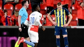 Avrupa defteri kapandı! Fenerbahçe, Slavia Prag'a yenilerek Konferans Ligi'nden elendi