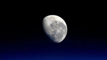 Ay'dan getirilen toprak örnekleri Dünya'nın uydusundaki kabuk oluşumunun sürdüğünü gösterd