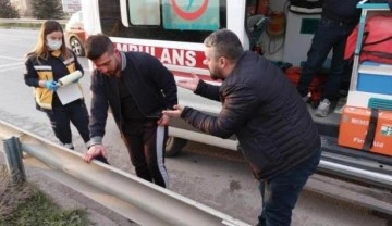 Ayakkabısı çamurlu olduğu için ambulanstan indi