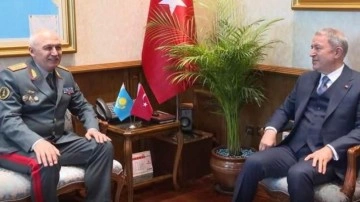 Bakan Akar, Kazakistanlı mevkidaşı ile görüştü