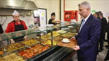 Bakan Bolat, İstanbul Havalimanı Taksiciler Kooperatifi'ndeki taksici esnafıyla iftar yaptı