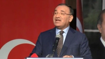 Bakan Bozdağ: Altılı masa cumhurbaşkanı adayı değil özel kalem müdürü arıyor