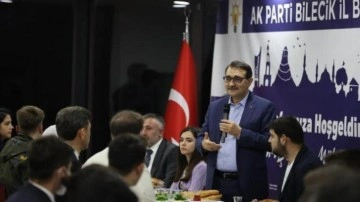 Bakan Dönmez, sahurda gençlerle bir araya geldi