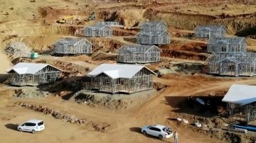 Bakan Özhaseki: Deprem bölgesinde köy evleri hafif çelikten yapılacak
