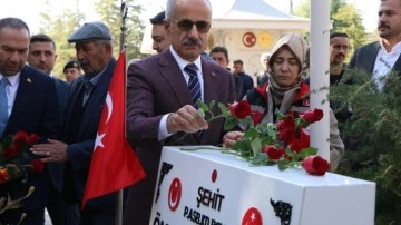 Bakan Uraloğlu, 15 Temmuz kahramanı şehit Ömer Halisdemir'in kabrini ziyaret etti