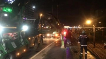 Bakırköy’de kontrolden çıkan araç metro yoluna uçtu: 2 yaralı