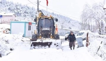 Balıkesir&rsquo;de kar nedeniyle 144 kırsal mahalleye ulaşım sağlanamıyor