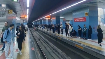 Başkentte metro hattındaki arıza nedeniyle seferler bir süre durduruldu